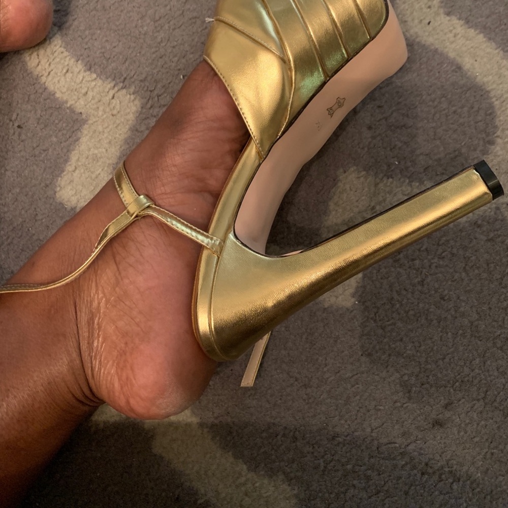 High Heels - Picture 7 of 7